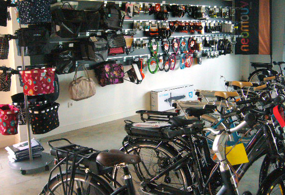 Vendeur de vélos électriques et accessoires vélo loisir et ville